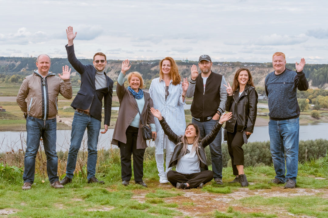 компания людей