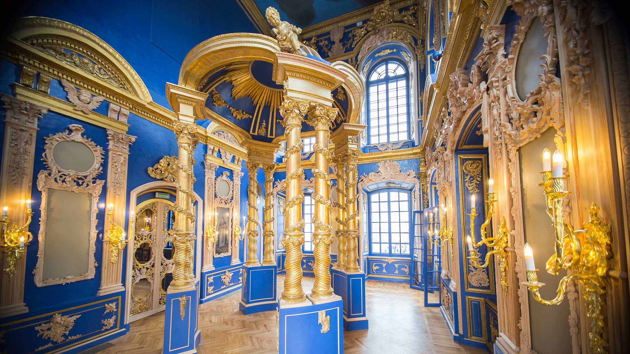 интерьер церкви воскресения христова в царском селе после реставрации