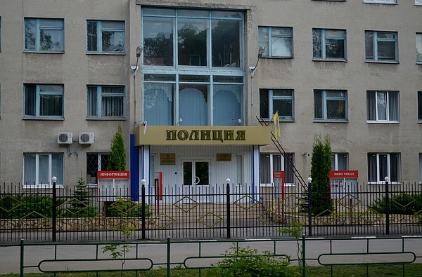 Порно ебут мальчика с маленьким членом