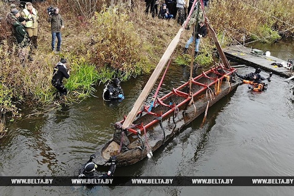 Со дна Немана подняли челн приблизительно 1500 года постройки. Фото с сайта belta.by