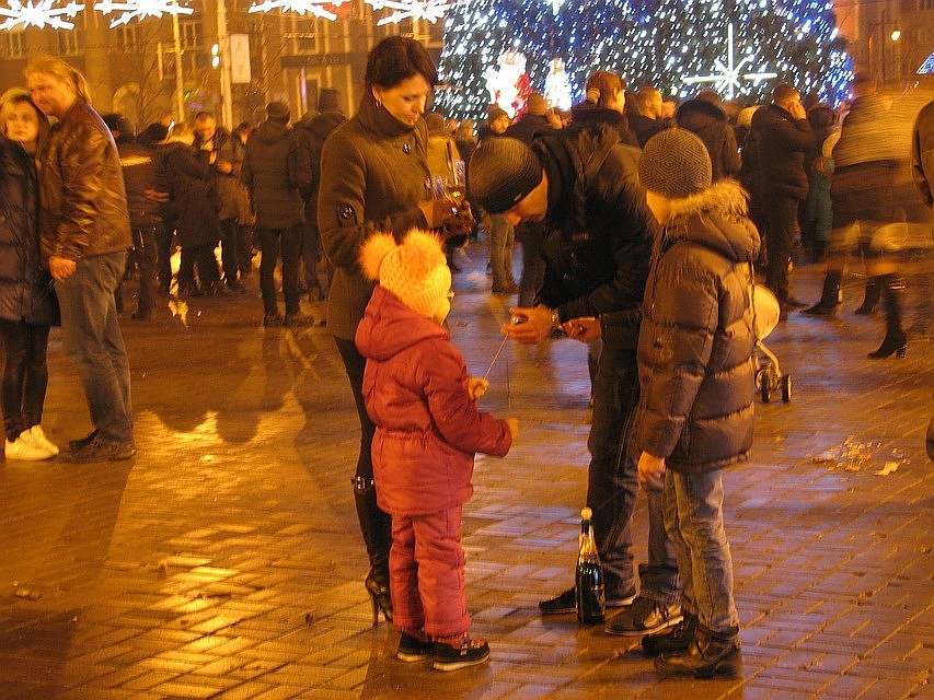 Дети в Донецке встречают Новый Год с подарками Дети в Донецке встречают Новый Год с подарками