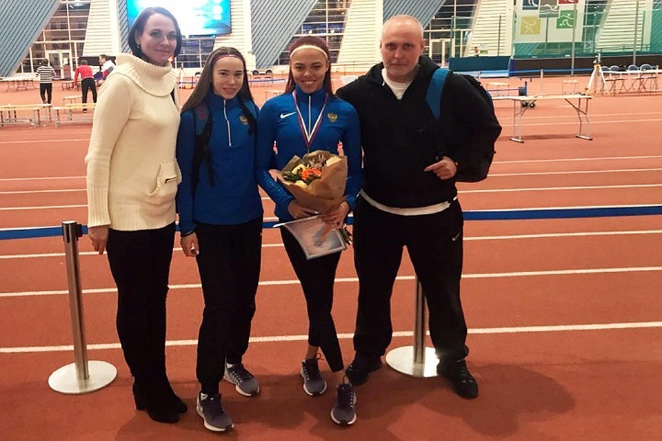 patsanov-tualete-treniruetsya-s-iskusstvennim-chlenom-seks