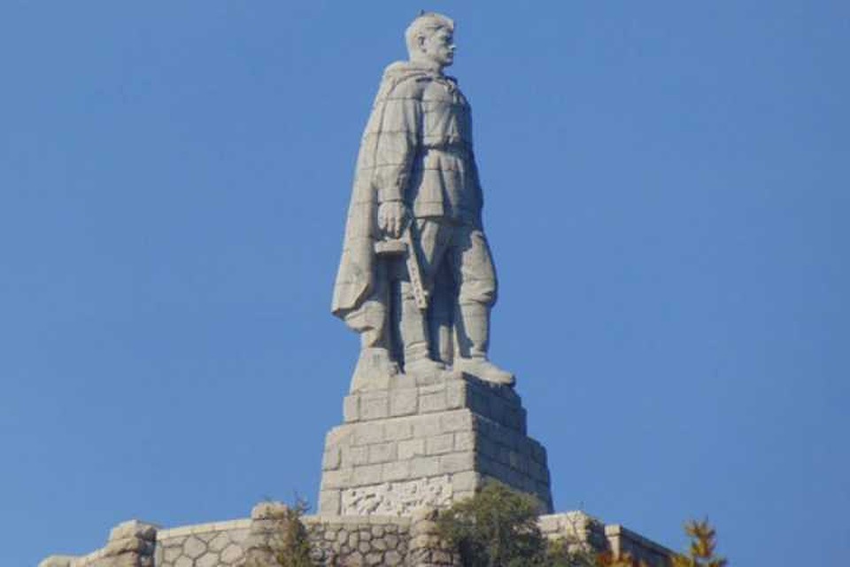 желтого кирпича памятник алеше в болгарии фото крупным планом дело дошло минета