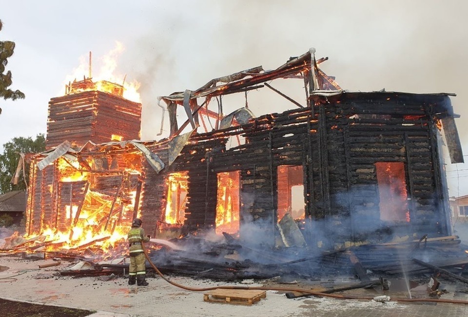 Храм сгорел практически дотла.