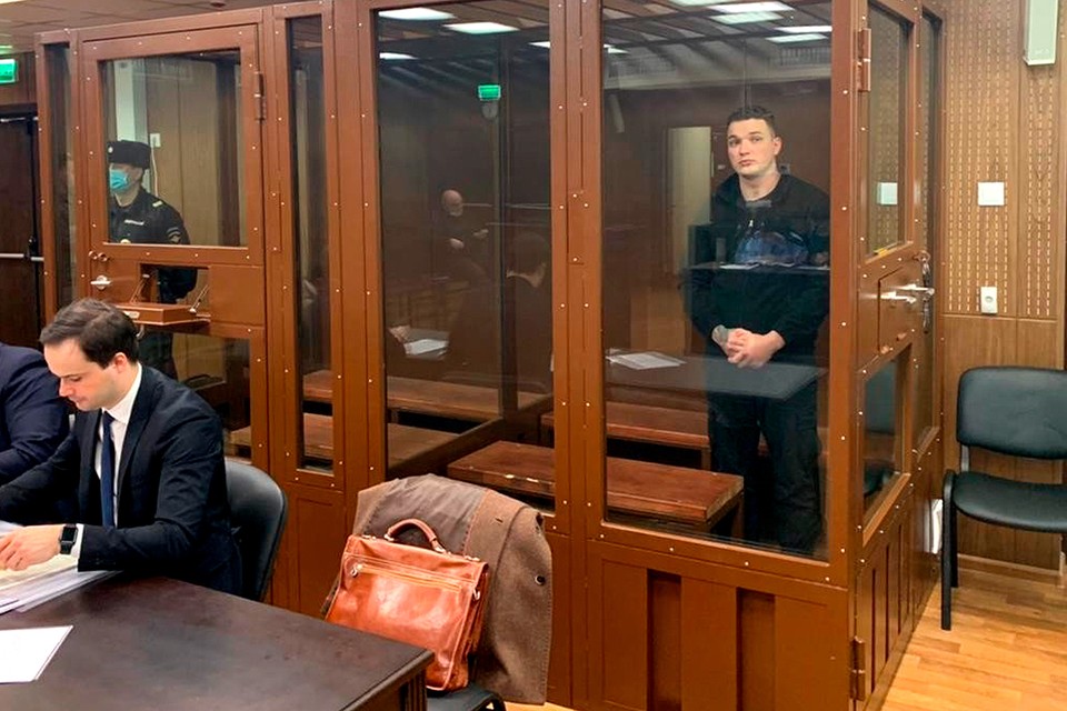Блогер Эдвард Бил (настоящее имя - Эдуард Биль), обвиняемый в совершении ДТП на Садовом кольце 1 апреля, во время рассмотрения ходатайства следствия об избрании ему меры пресечения. Фото предоставлено пресс-службой Тверского суда.