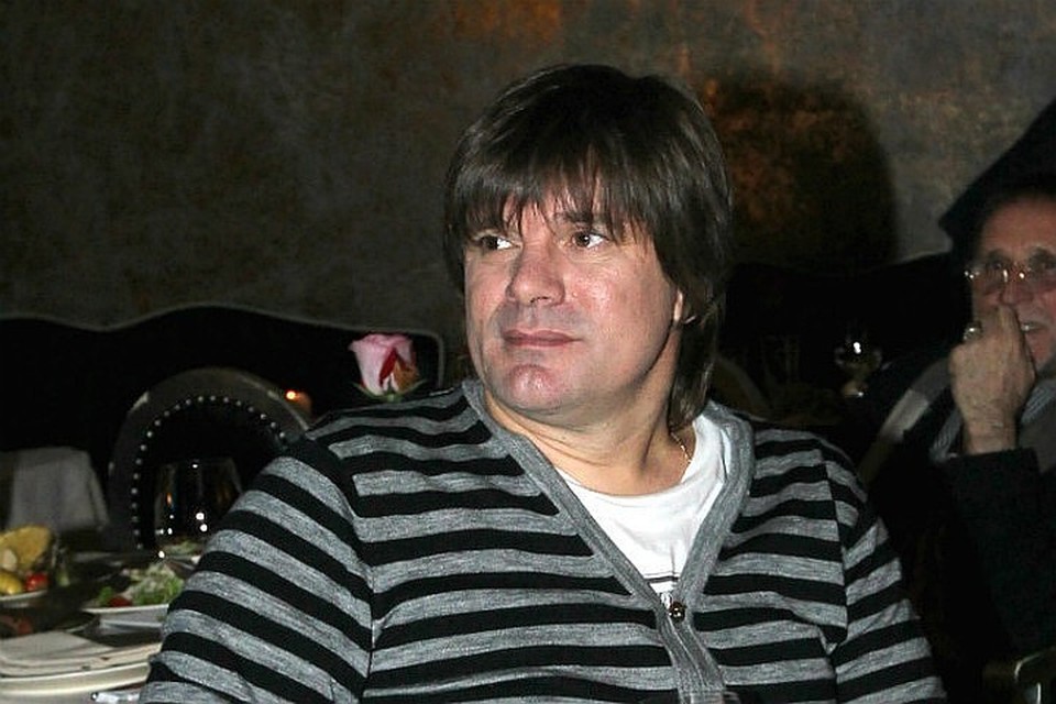 Исполнитель хита "Голубая луна" Николай Трубач лишился квартиры из-за ...