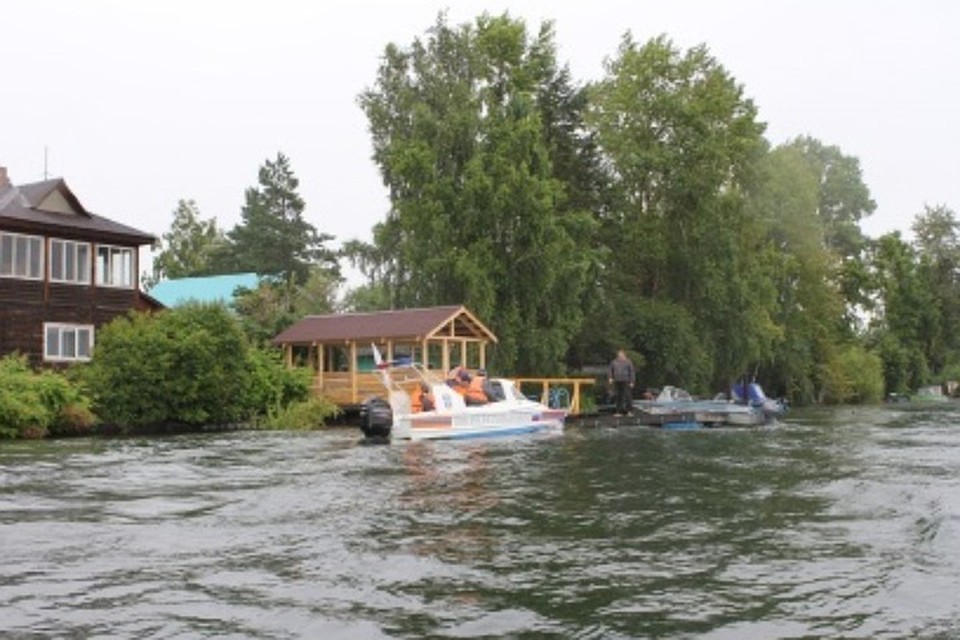 Сброс воды на Иркутской ГЭС снова увеличили из -за высокого уровня Байкала.