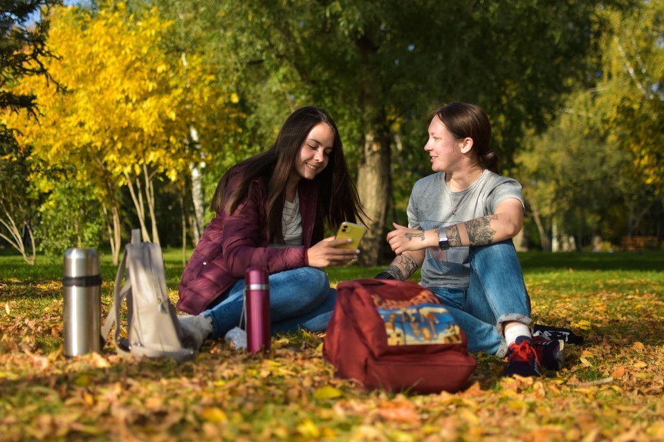 2 самых теплых. Одежда зимой. 2 самых теплых. Осенние объятия. Человеческое тепло.