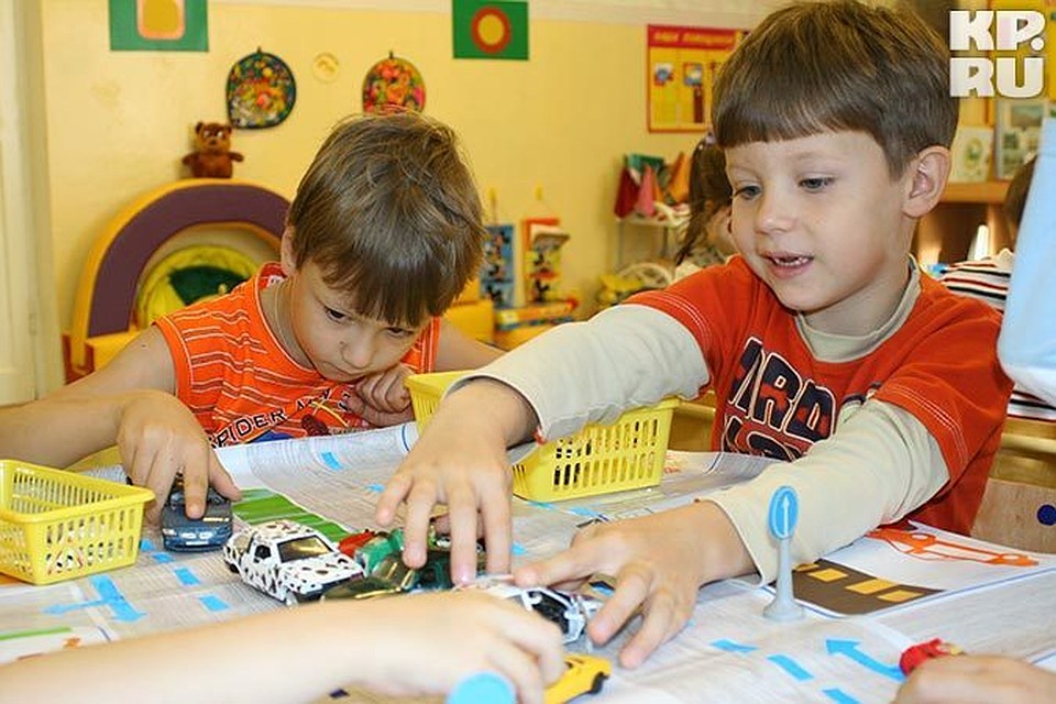 очередь в детские сады. очередь в детский в омске. детсады и школы очередь ленобласть. детский сад 249 омск. университеты, школы и детские сады.