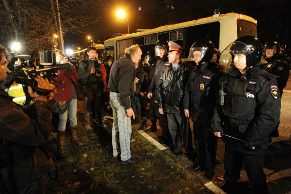 Люди в бирюлево. Погром в бирюлево октябрь 2013. бирюлево полиция.