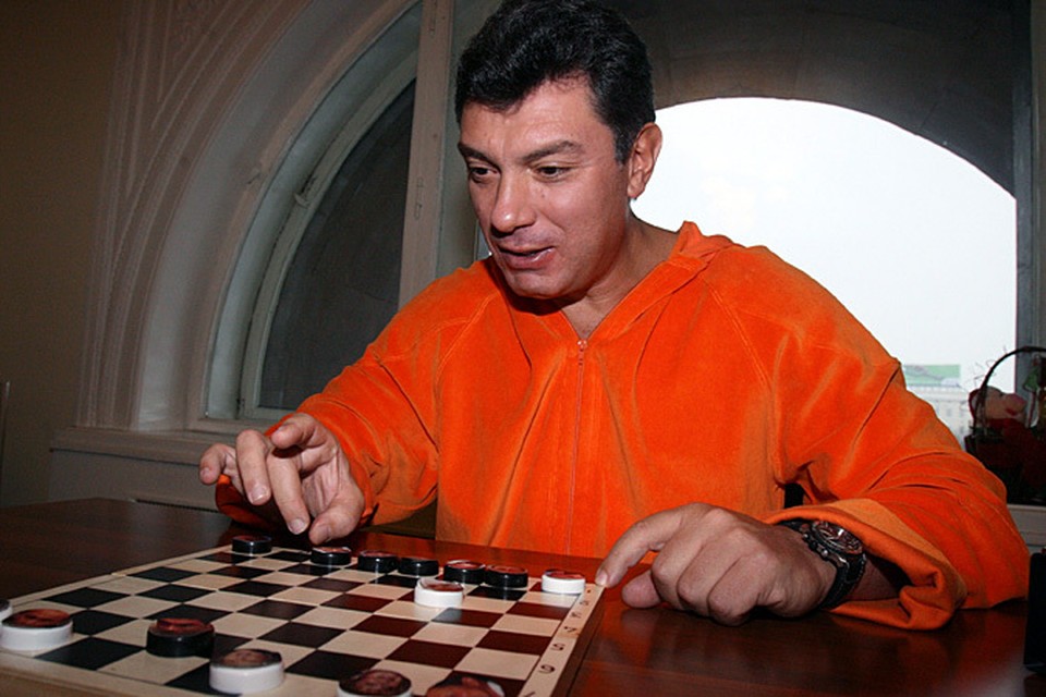 Хотелось бы узнать автору о каких-то делах Бориса Ефимовича, по причине которых люди вчера на улице проносили его портреты