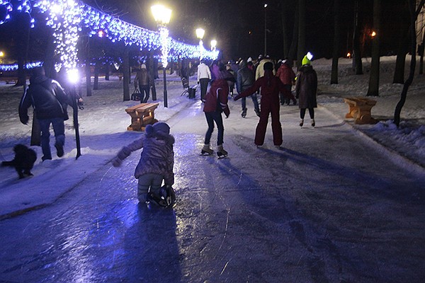 каток в белгороде на площади в 2021. каток белгород 2022. новый каток в белгороде на площади. каток белгород парк ленина 2022. каток на соборной площади белгород.
