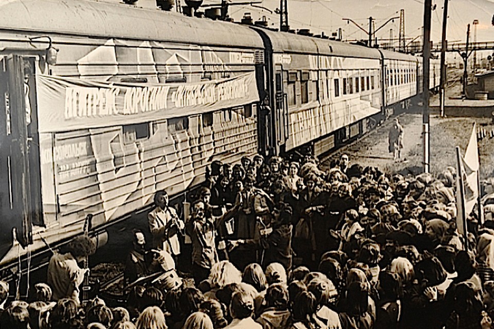 агитпоезд октябрьская революция. агитационный поезд. м. агитпоезда в годы гражданской войны. агитационный поезд 1919.