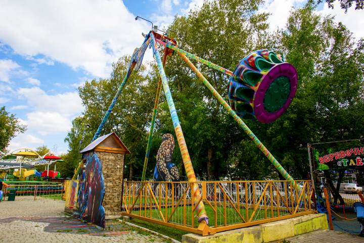 Предоставлено "Алтай парк". Аттракцион "НЛО" в парке "Солнечный ветер"