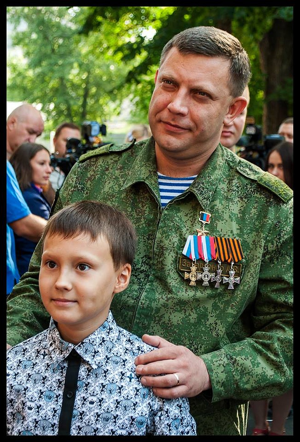 Александр захарченко биография личная жизнь И вызывается Донбасс, И отзывается Россия! Известный донецкий бард посвятил стро