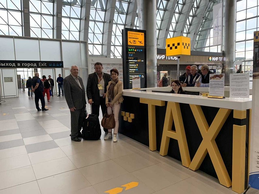 Стойка такси на первом этаже аэровокзального комплекса. Фото: пресс-служба аэропорта Симферополь