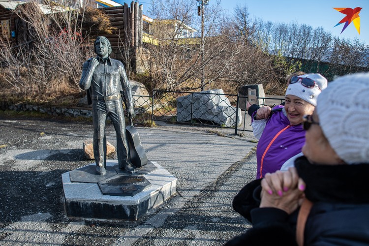 Памятник Высоцкому.