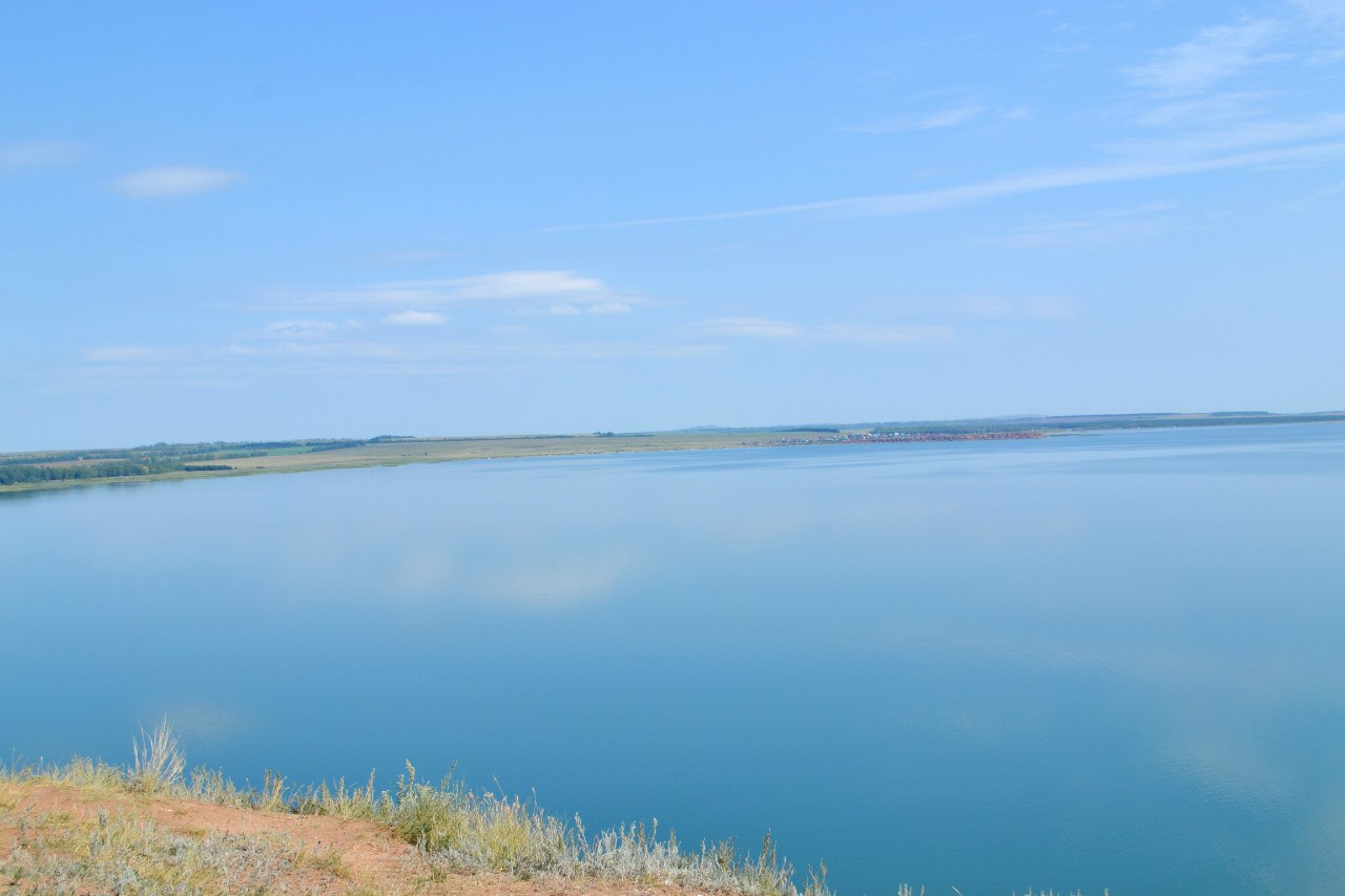 На Аслыкуле чистая голубая вода