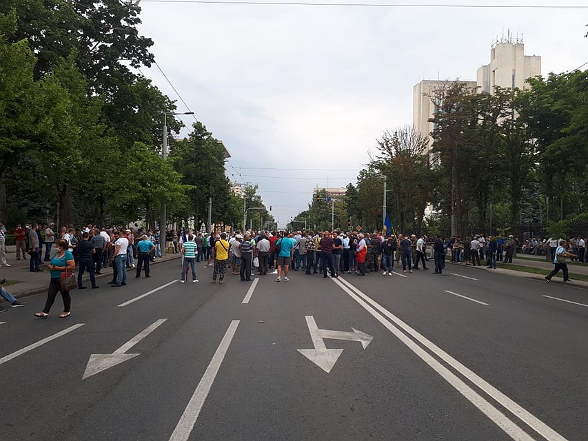 Бульвар Штефана чел Маре перекрыли. Фото: Леонид РЯБКОВ