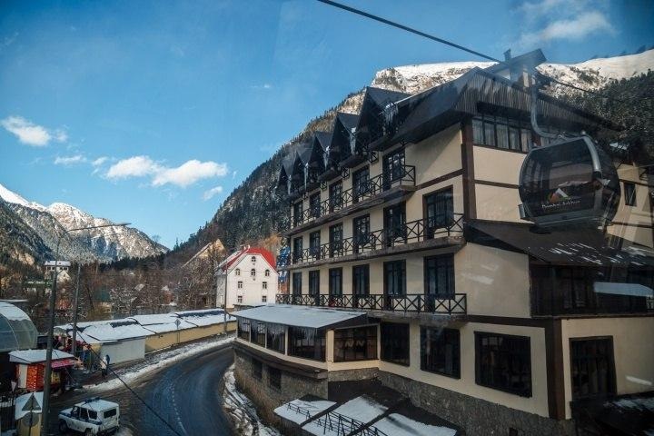 Жилье в Домбае можно бронировать онлайн. Фото: Мурат Хутов