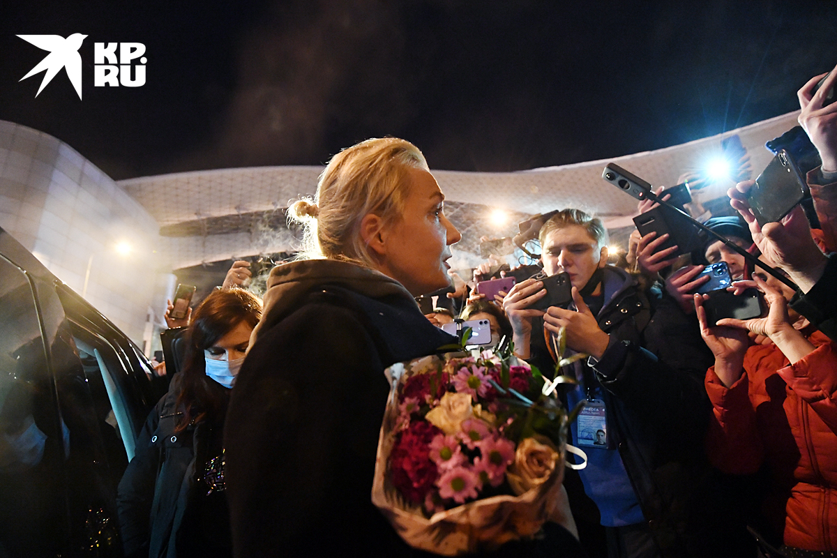 Юлия Навальная отправилась домой без мужа