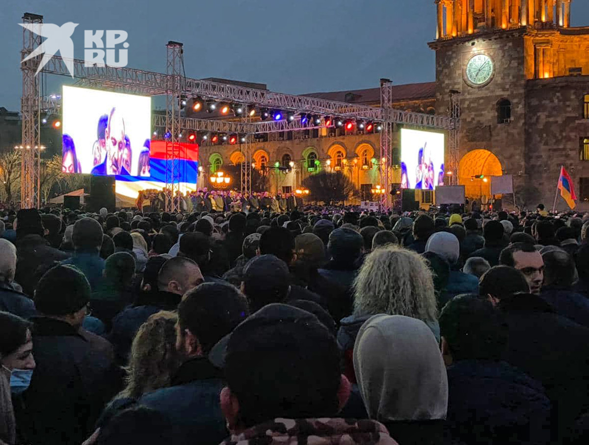 Митинг сторонников Пашиняна в Ереване.