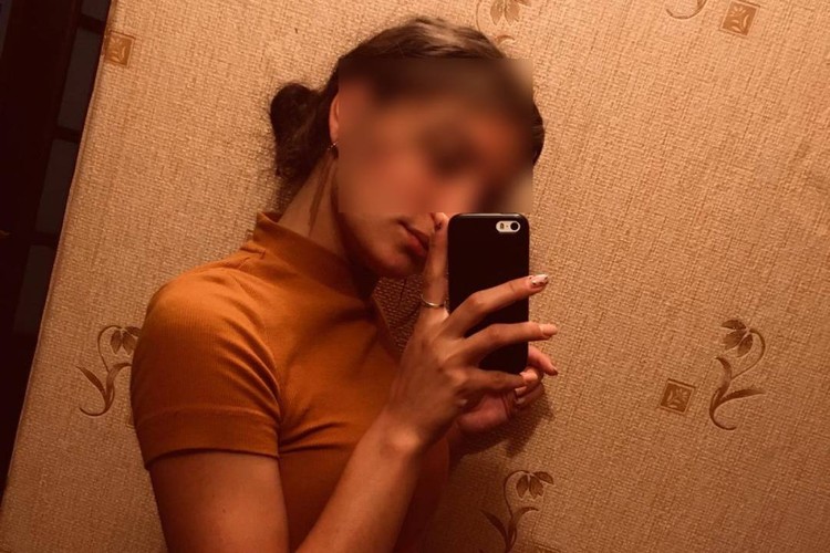 17-летнюю девушку поддерживают в родном городке.