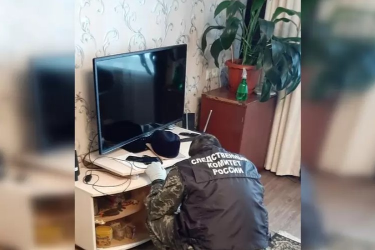 Это одна из комнат дома, где подросток убил всю свою семью. Фото: СУ СКР по Пермскому краю.