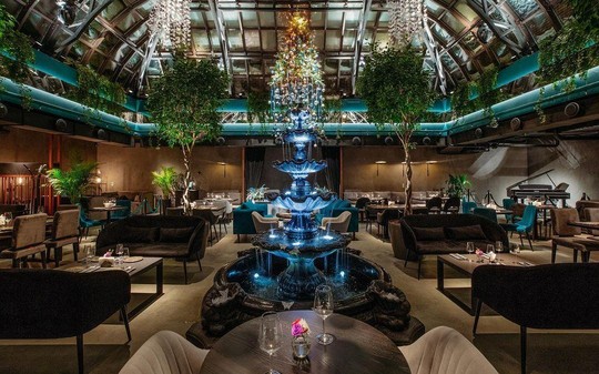 В ресторане Моргенштерна есть даже фонтан