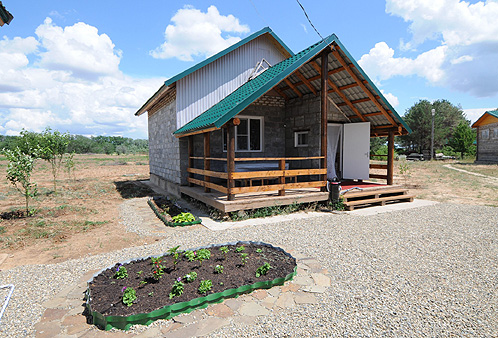 В кемпингах и турбазах с платной рыбалкой деньги отдают не за рыбу, а за услуги: комфортабельные домики.