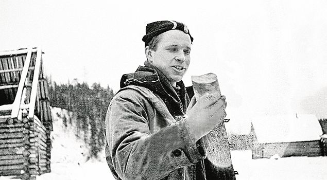 Юрий Юдин (на фото он во время последнего похода дятловцев) уже больше полувека пытается разгадать тайну гибели своих друзей.