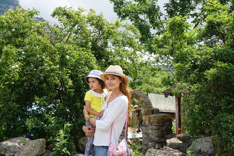 сарайчик для удовольствий с сестрой. спать на сеновале. ночь на сеновале. сарайчик для удовольствий с сестрой. сарайчик для удовольствий с сестрой.