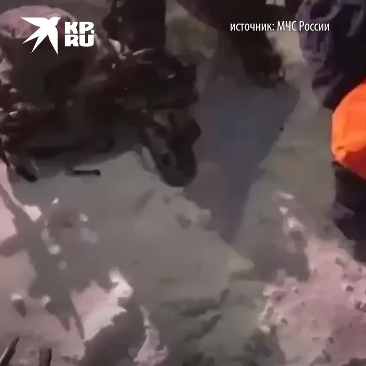 На Эльбрусе спасатели эвакуируют трех альпинистов из группы, запросившей помощь на высоте 5 400 м