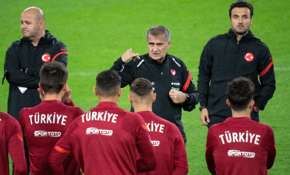 Главный тренер сборной Турции Шенол Гюнеш начал подготовку к Евро-2020. Фото: Global Press Look