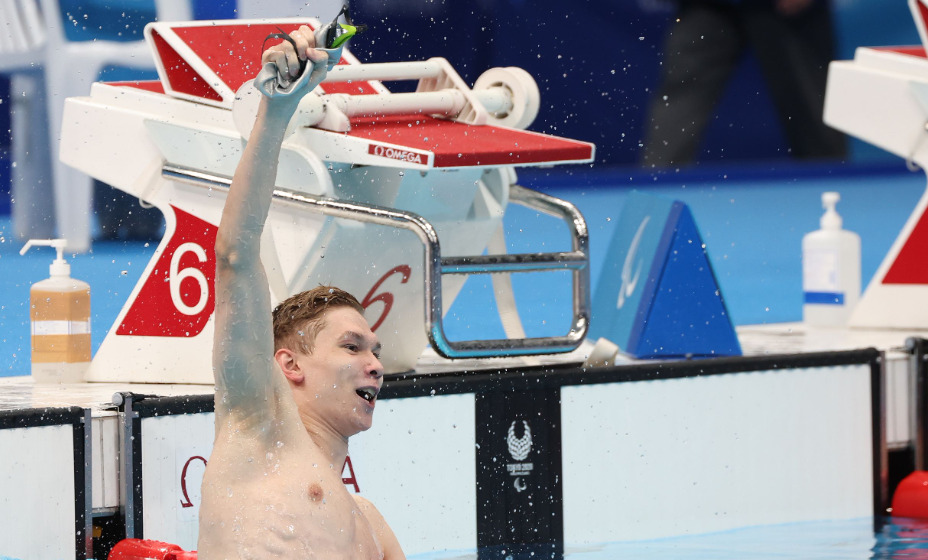 Пловец Богдан Мозговой стал паралимпийским чемпионом, установив мировой рекорд. Фото: Reuters
