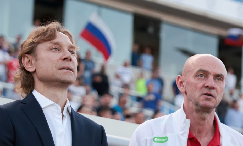 Валерий Карпин и его помощник в национальной команде Виктор Онопко думают о России. Фото: РФС
