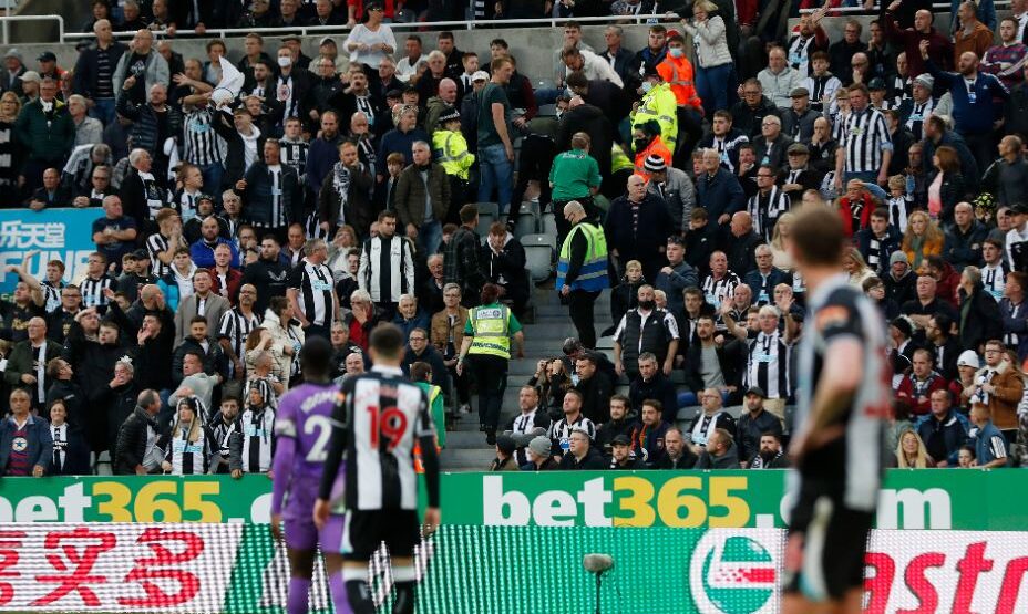 Ньюкасл-Тоттенхэм, футбол