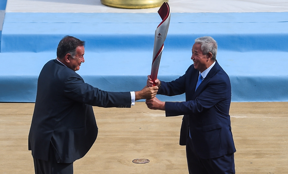 Олимпийский огонь спецрейсом отправится в Пекин - столицу зимних Игр-2022. Фото: Global Press Look