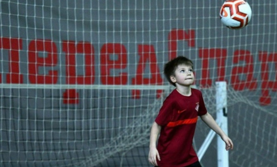 Сын телеведущей Юлии Барановской и экс-футболиста Андрея Аршавина Арсений выбрал футбольную школу «Спартака». Фото: Официальный сайт Академии «Спартака»