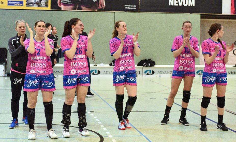 За гандболистками «Метцингена» подглядывали через скрытые камеры в раздевалке. 
Фото: Global Look Press