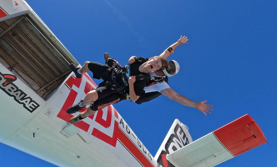 Фигурист Кондратюк стал парашютистом. 
Фото: Личная страница Марка Кондратюка в соцсетях