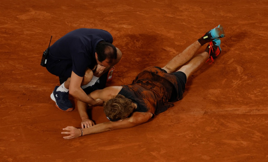 Зверев получил травму на 