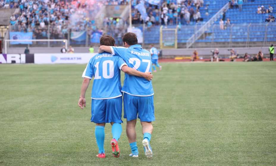 Андрей Аршавин и Александр Кержаков отмечают гол в ворота «Спартака». Фото: ВК ФК «Зенит»