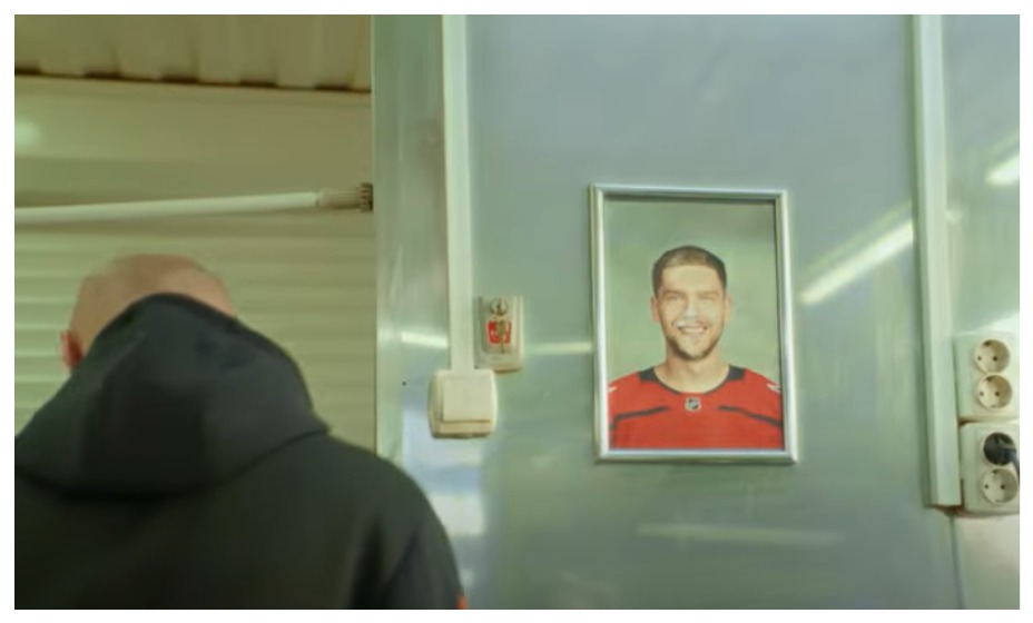 Омский клуб опубликовал юморной видеоролик. Фото: Скриншот Youtube