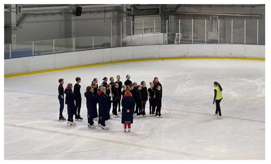 Камила Валиевы делится своим опытом. Фото: соцсети Камилы Валиевой