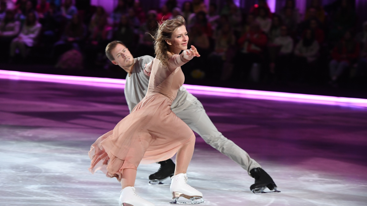 Moscow. The actress Elizabeth Arzamasova and the figure skater Nikita Katsalapov on shooting of a new season of a show 'Glacial period'v Luzhniki.