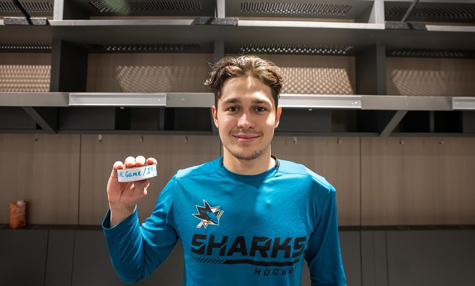 Гущин эффектно дебютировал в НХЛ. Фото: ХК «Сан Хосе»
