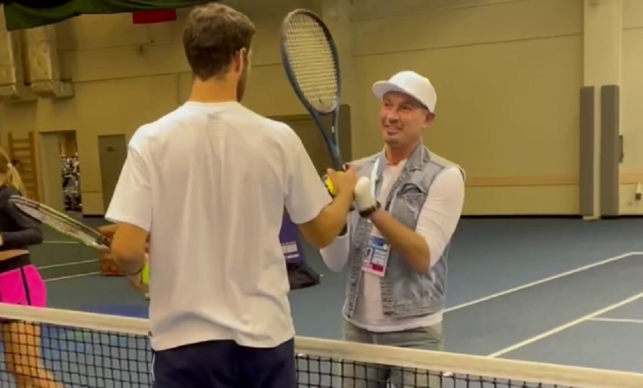 Костомаров сыграл в теннис с Кареном Хачановым. Фото: соцсети Романа Костомарова