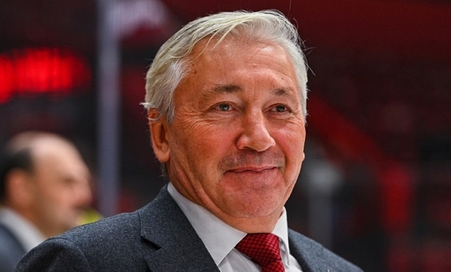 Судья Наумов извинился перед тренером «Авангарда» Кравцом за нецензурную брань. Фото: ХК «Авангард»