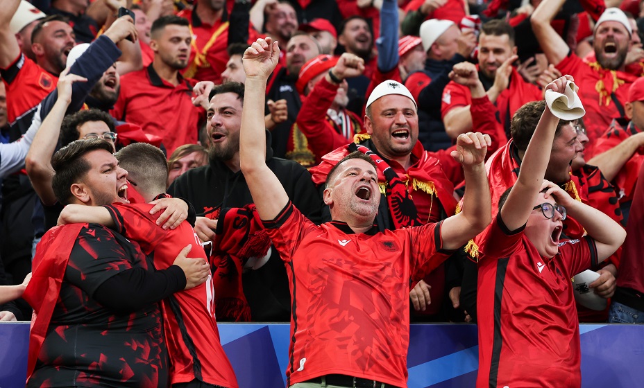 УЕФА может наказать Албанию из-за поведения болельщиков в матче с Италией. Фото: Global Look Press